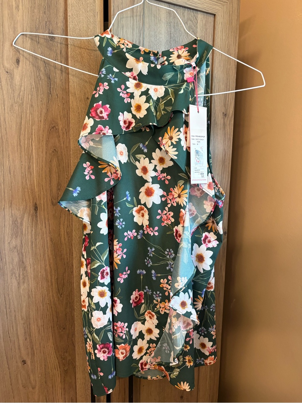 Parker Floral Draped Ruffle
Halter Top size Medium. NWT
